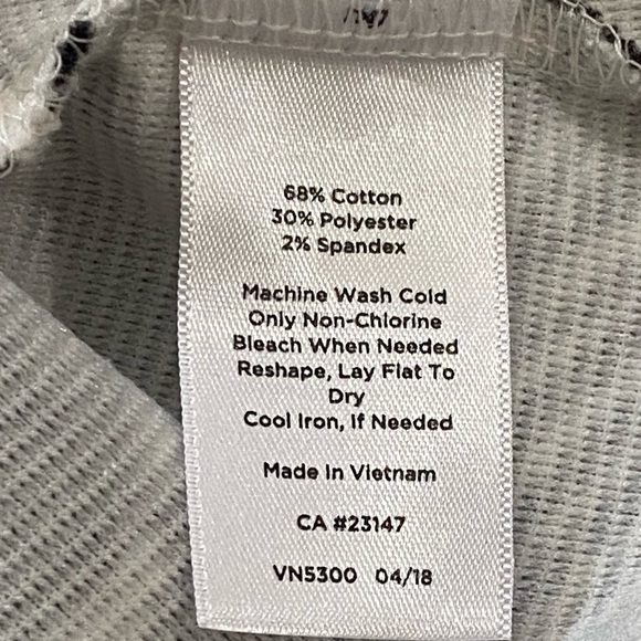 Talbots Black and Cream Floral Print Scoop Neck Tunic - Large - Picture 6 of 6